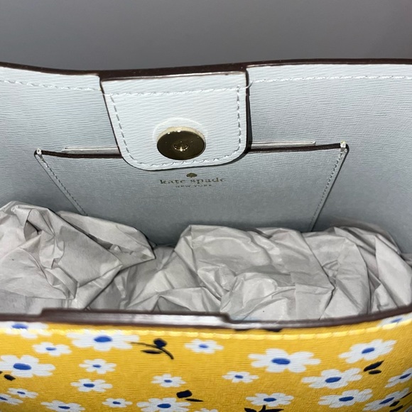 NWT Kate spade small bucket crossbody with yellow floral pattern - Picture 3 of 4